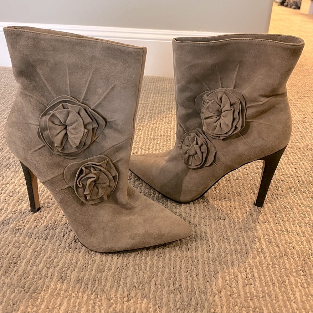 Vince Camuto short boot